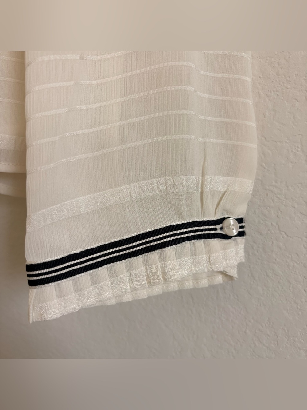 Talbots Cream Tie-Neck Long Sleeve Blouse with Navy Trim size L - Picture 2 of 7